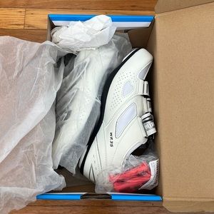*New W’s Shimano White Cycling Shoes in 7.2